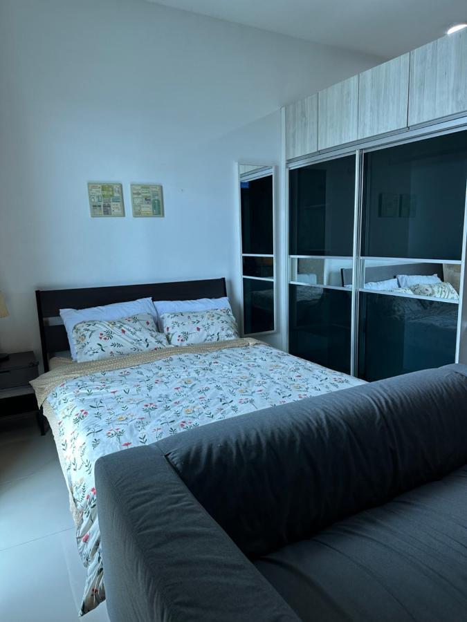 Hideaway At Cybersquare Apartment Сиберджая Екстериор снимка