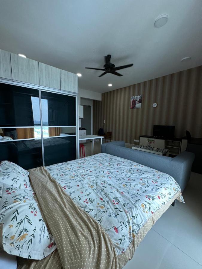 Hideaway At Cybersquare Apartment Сиберджая Екстериор снимка