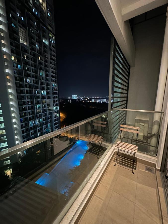 Hideaway At Cybersquare Apartment Сиберджая Екстериор снимка