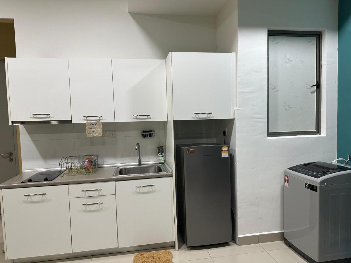 Hideaway At Cybersquare Apartment Сиберджая Екстериор снимка
