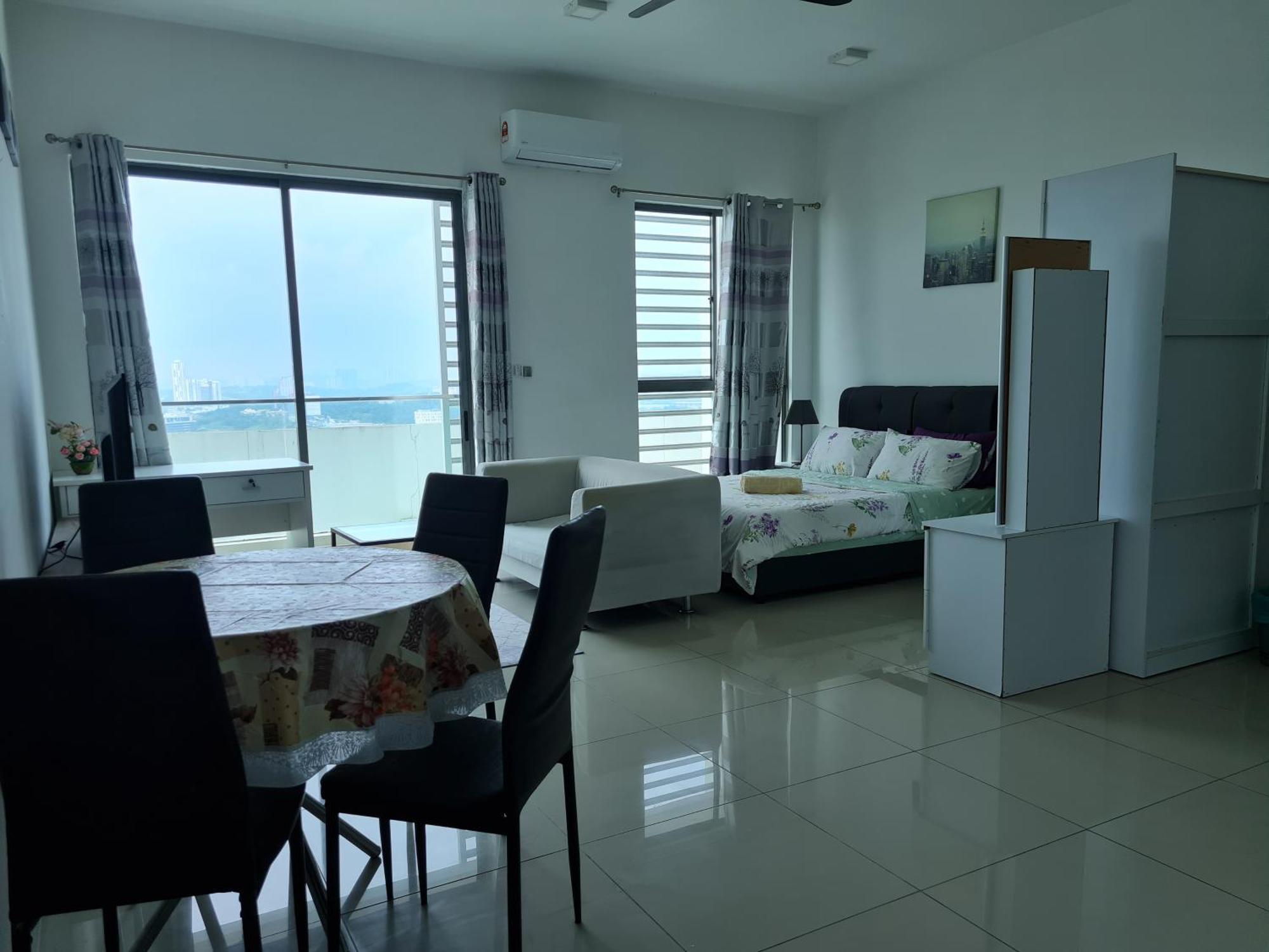 Hideaway At Cybersquare Apartment Сиберджая Екстериор снимка