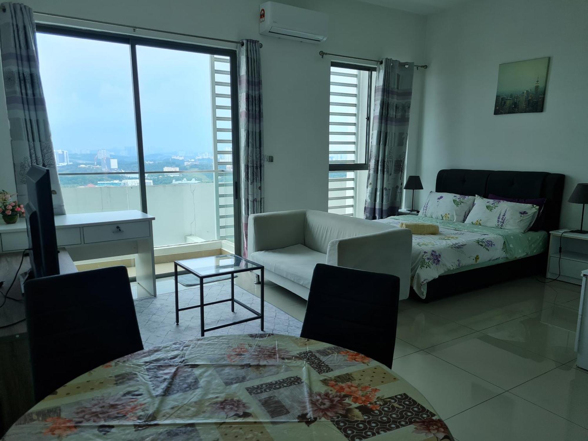Hideaway At Cybersquare Apartment Сиберджая Екстериор снимка